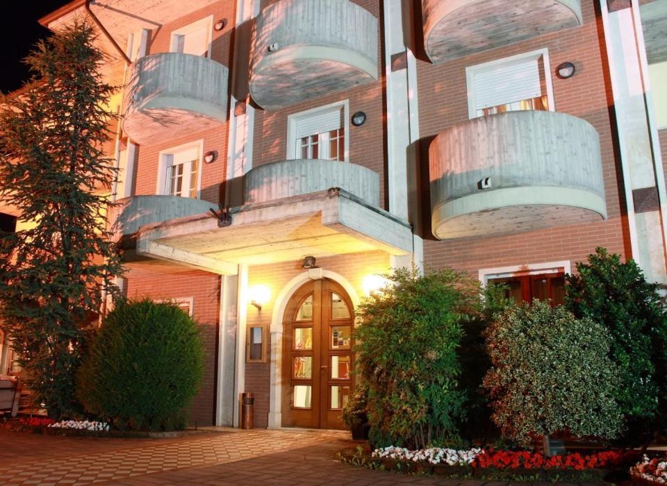 Hotel Tagliere D'Oro Paitone Exterior photo
